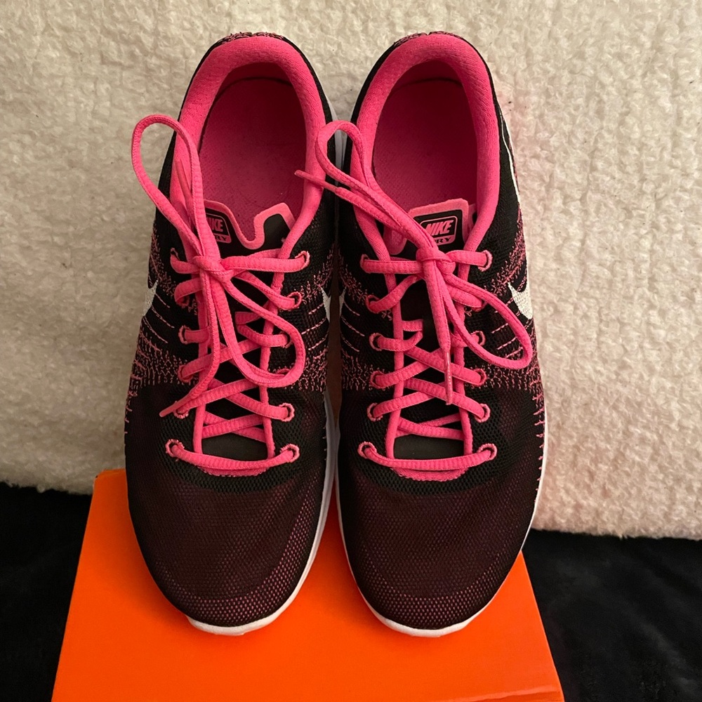 Nike flex fury gs youth size 5.5 pink and black